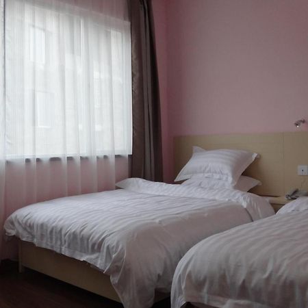 Guilin 68° Hotel North Railway Station Branch Buitenkant foto