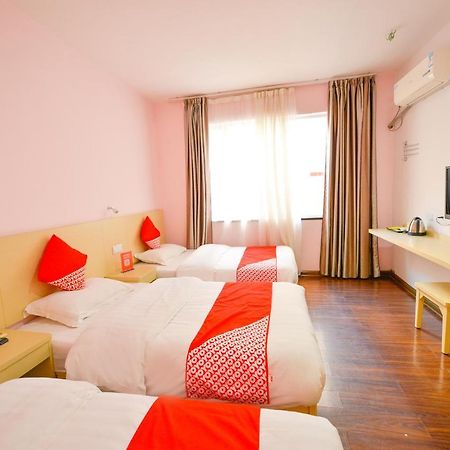 Guilin 68° Hotel North Railway Station Branch Buitenkant foto
